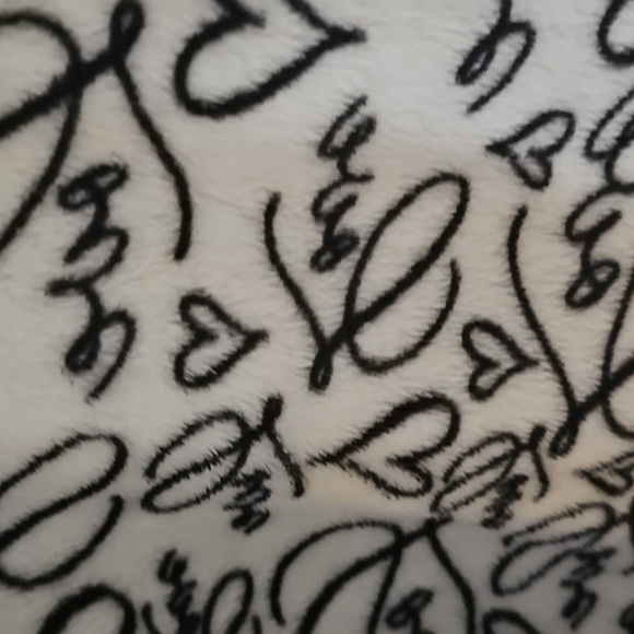 Victoria's Secret Pink Women's Plush Black/White Love Print Robe - Picture 3 of 7